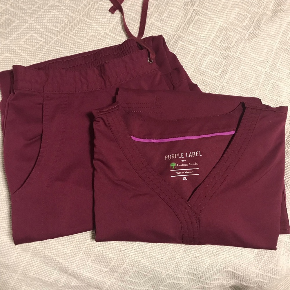 Healing Hands Scrub Set In Wine